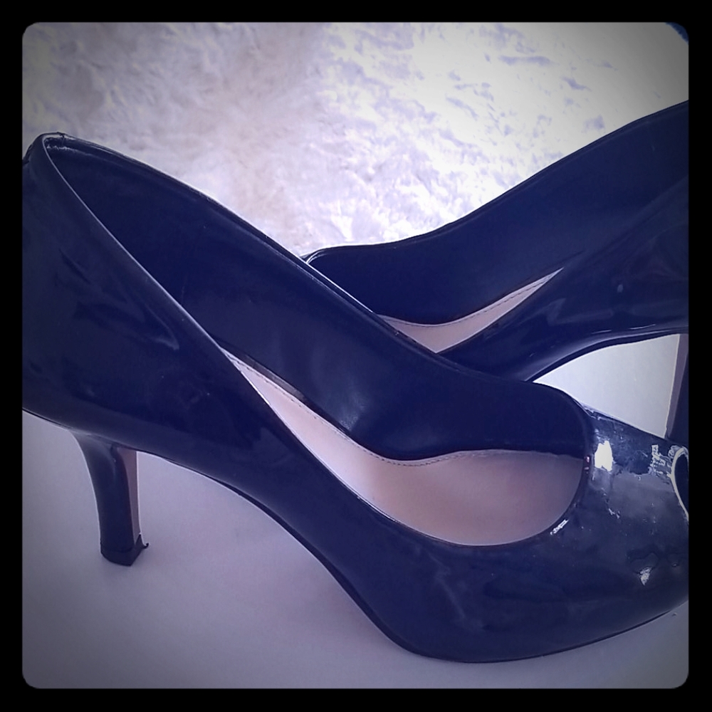Vince camuto black patent pumps